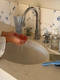 Go Close Hand Wash
